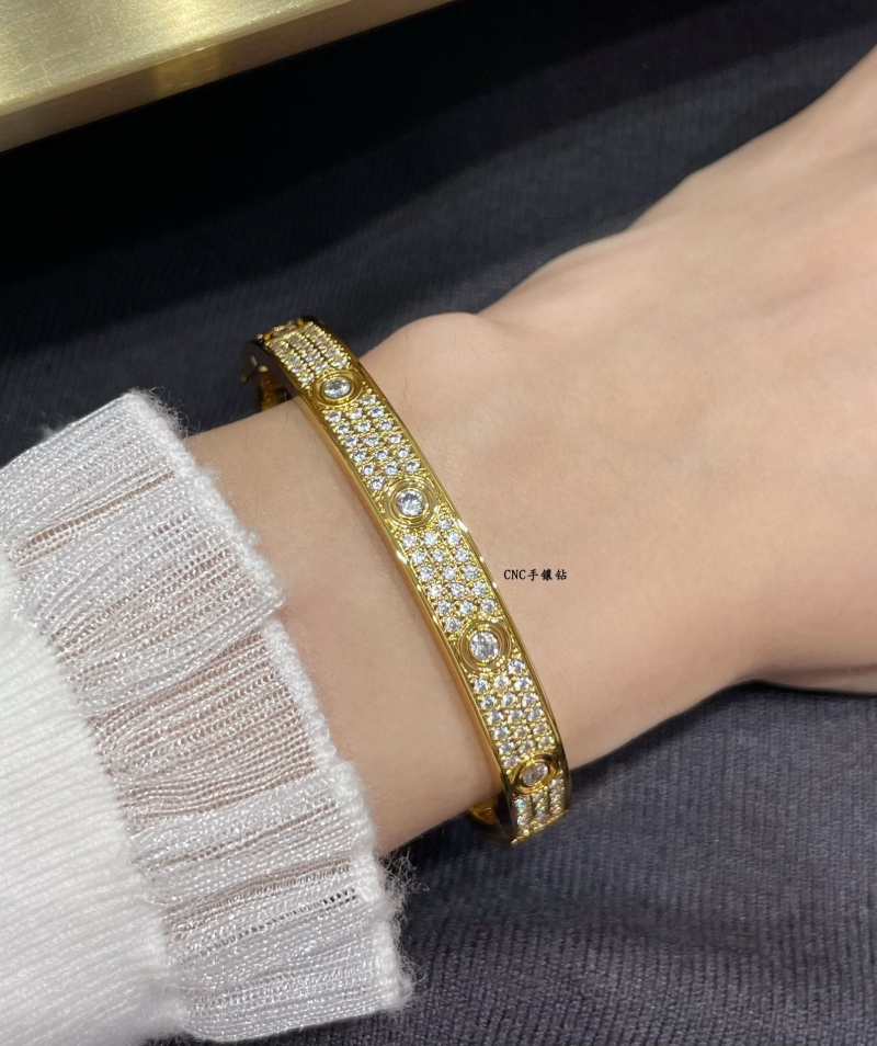 Ca*t1er bracelets